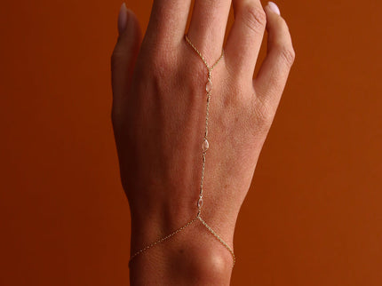Hand Chain con Topacio blanco