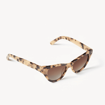 Gafas de sol redondas de ojo de gato hechas a mano con acetato italiano reciclable.

Lentes con protección UV 400
