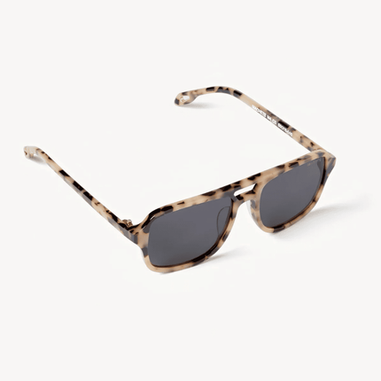 Gafas de sol de aviador fabricadas artesanalmente con acetato italiano reciclable.

Lentes con protección UV 400
