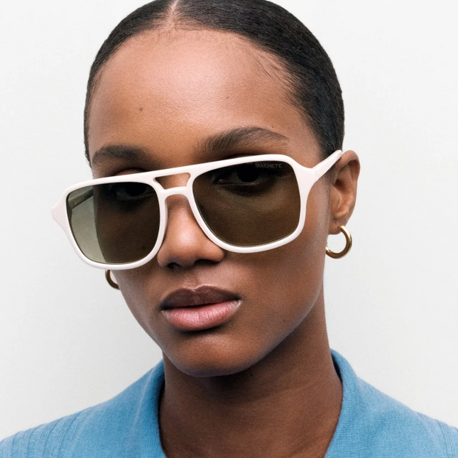 Gafas de sol de aviador blancas hechas a mano con acetato italiano reciclable.
