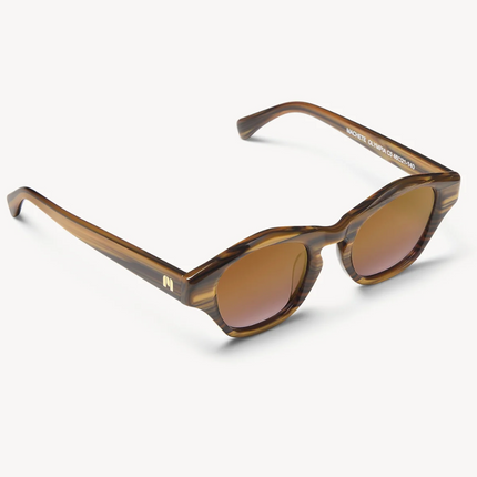 Lentes Olympia Ojos de Tigre con marcos redondeados de estilo artístico, elaborados artesanalmente con acetato italiano reciclable.