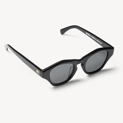 Marcos redondeados de estilo artístico, elaborados artesanalmente con acetato italiano reciclable.