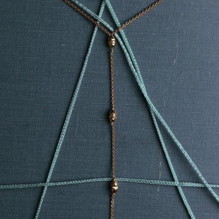 Hermoso Collar corbatero con cadena rectangular en oro 14K gold filled, 