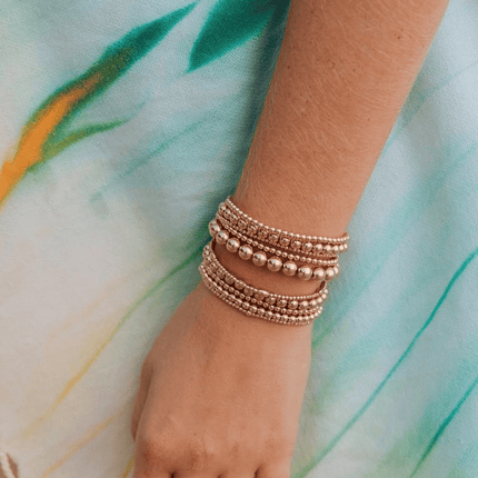 Pulsera de bolitas de 5 mm en oro rosa 14K gold filled, con un tono cálido que resalta el acabado y aporta un punto de atención definido.