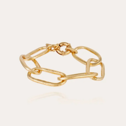 Pulsera chapada en oro con cadena de eslabones ovalados grandes. Talla ajustable.
Largo: 22,5 cm - Ancho: 2 cm.