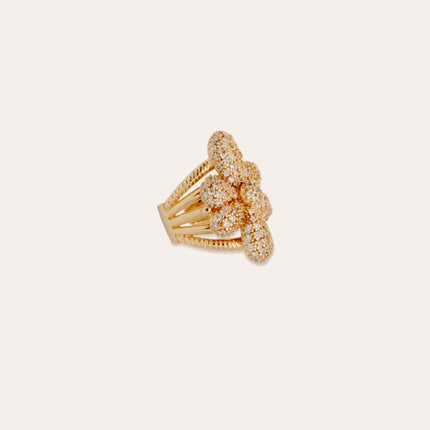 Anillo de Oro con Agape y Circonitas, diseñado en Marsella, que combina la experiencia artesanal con un estilo elegante y ajustable.