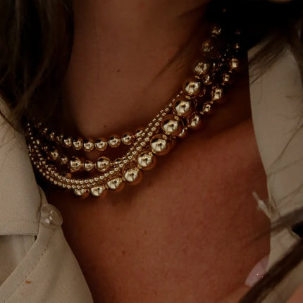 Collar de oro 14K laminado, cuentas de 3 mm, con un brillo sutil que aporta luz y definición sin recargar.