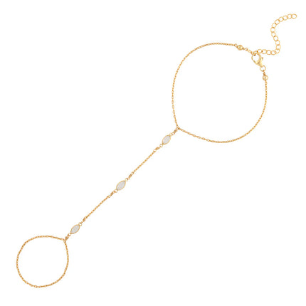Hand chain minimalista en baño de oro 14k con anillo unido y topacios blancos naturales